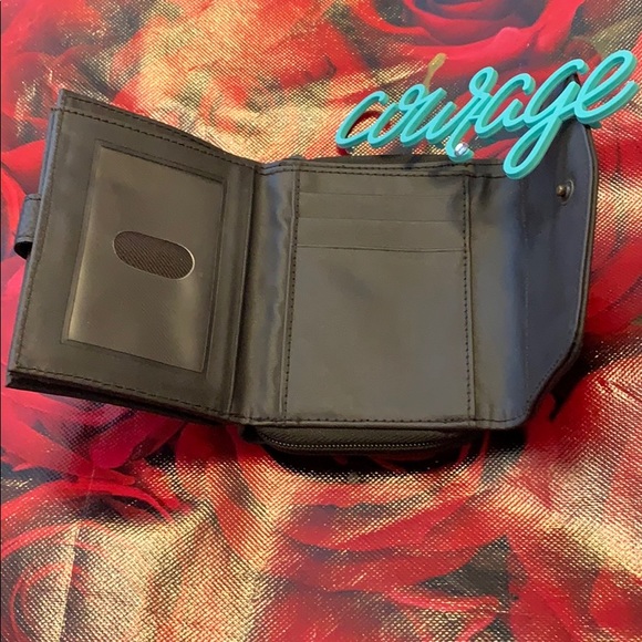 NWOT~NEVER USED WALLET WITH LOTS OF ROOM - Picture 1 of 4